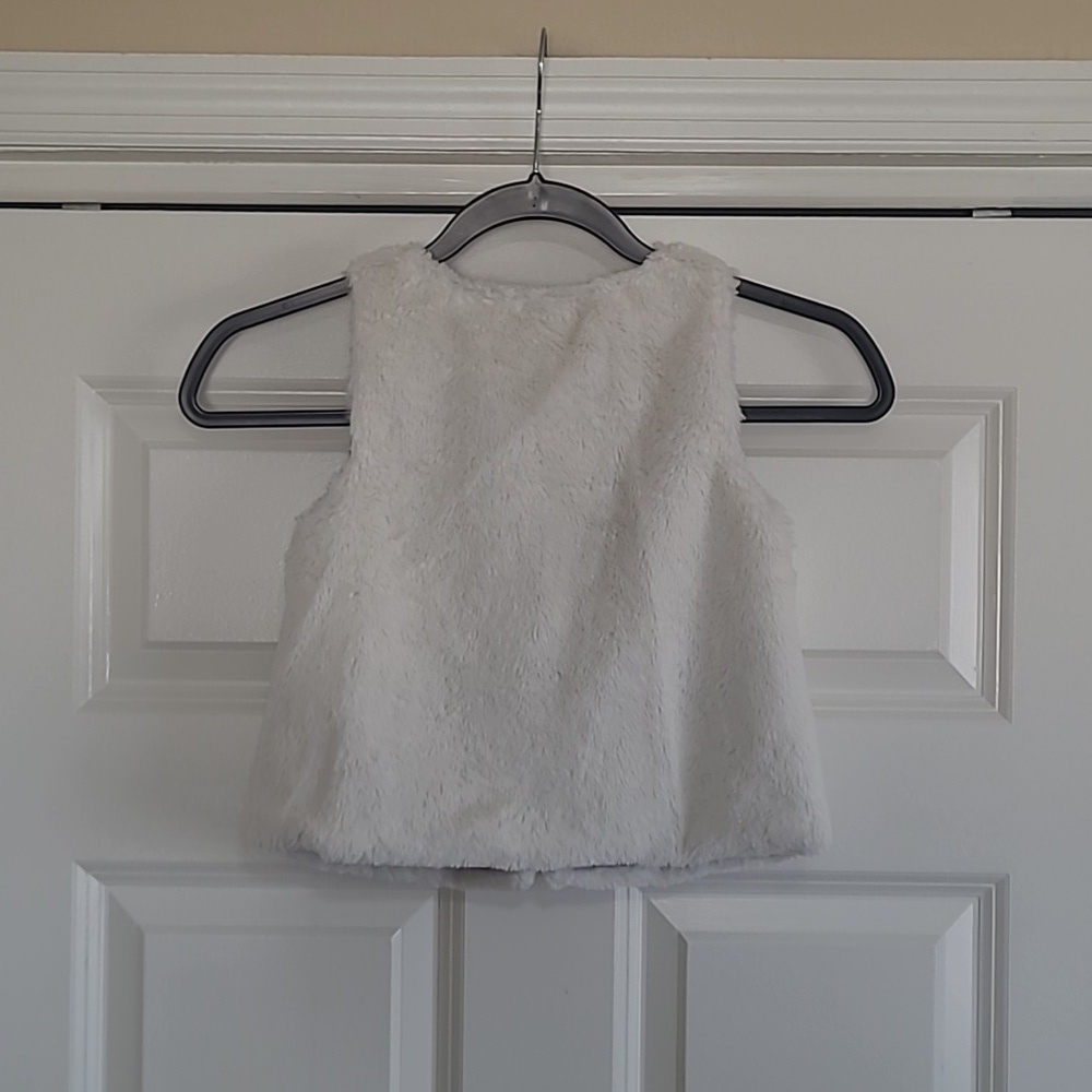 Tommy Bahama White Faux Fur Vest with Red Velvet Ribbon - Size 6 - Picture 2 of 7